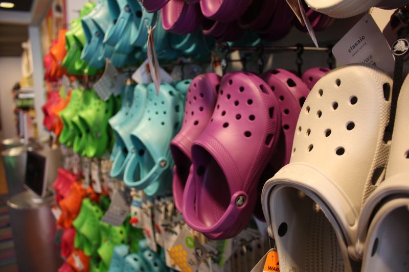 Places that sell outlet crocs near me