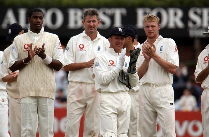 England's players applaud after Tendulkar scores 193 in Leeds in 2002, passing Bradman's record of 29 Test centuries. He has now played 188 Tests, notching 51 hundreds.