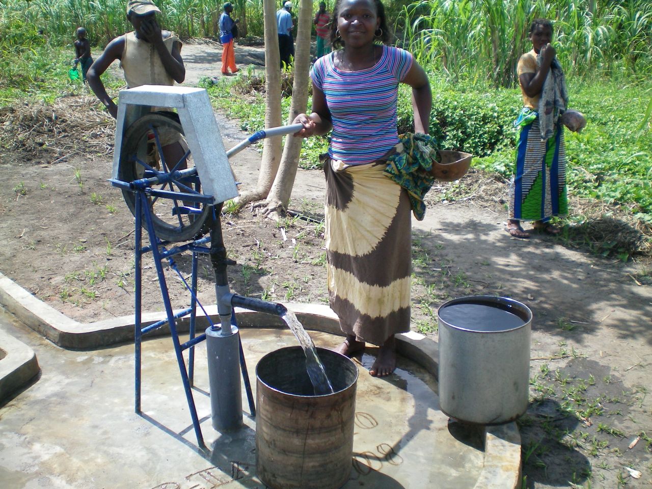 Rope pumps are a cheap and effective solution to water supply in remote rural areas. A rope pump model created by Henk Holtslag of Connect International. 