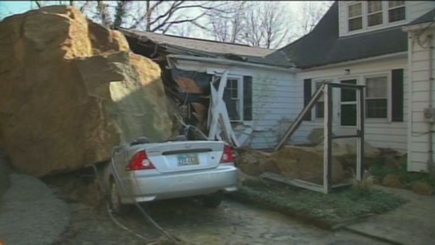 nr boulder crash into house_00003916