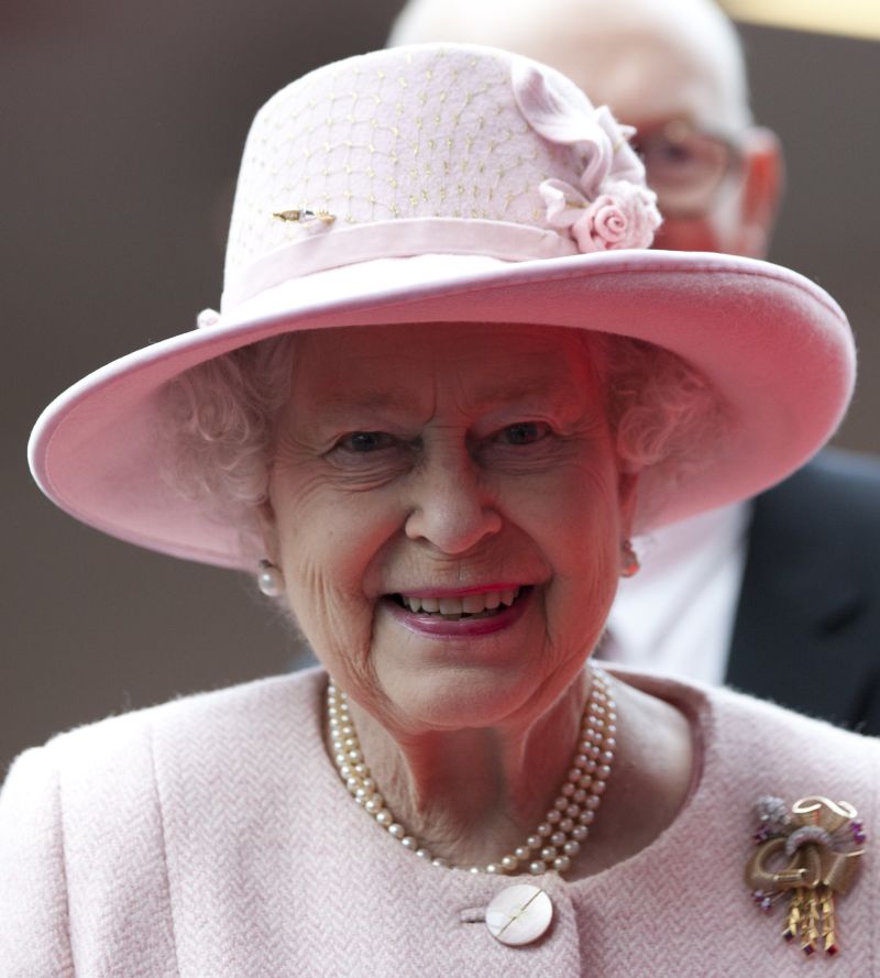 Queen Elizabeth stuns bride and groom