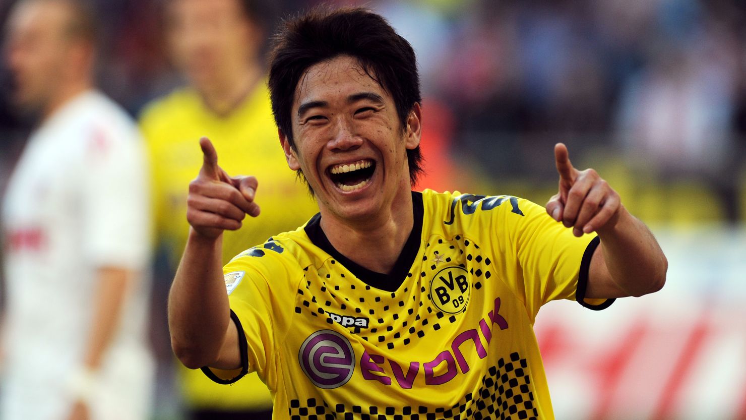 Shinji Kagawa was the star performer as Borussia Dortmund thrashed Cologne 6-1.