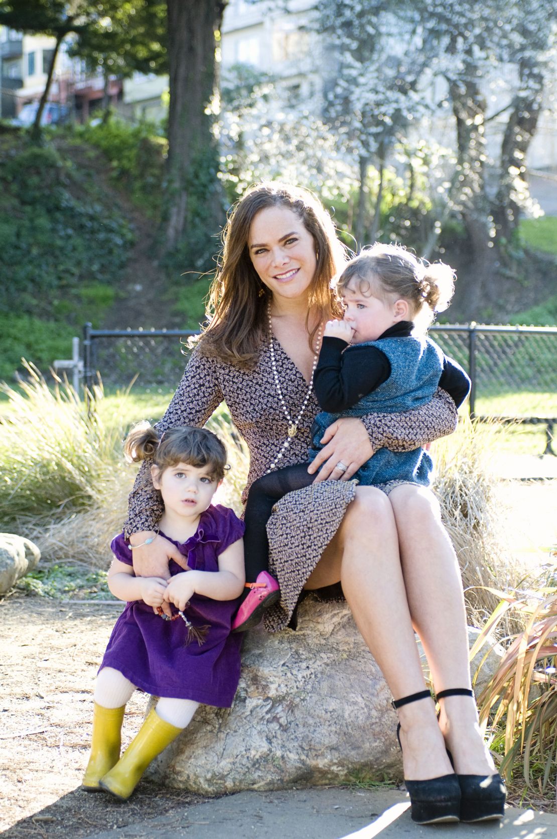 Adrienne Arieff and daughters Emma and India