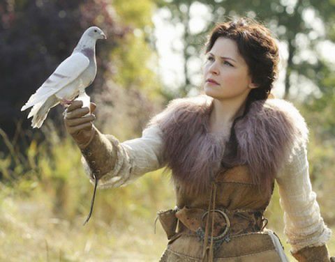 Ginnifer Goodwin plays Snow White on "Once Upon a Time." Thanks to the Queen's curse, Goodwin's Snow White, along with the drama's other fairy tale characters, is plucked from her castle and forced to live in Storybrooke, Maine.