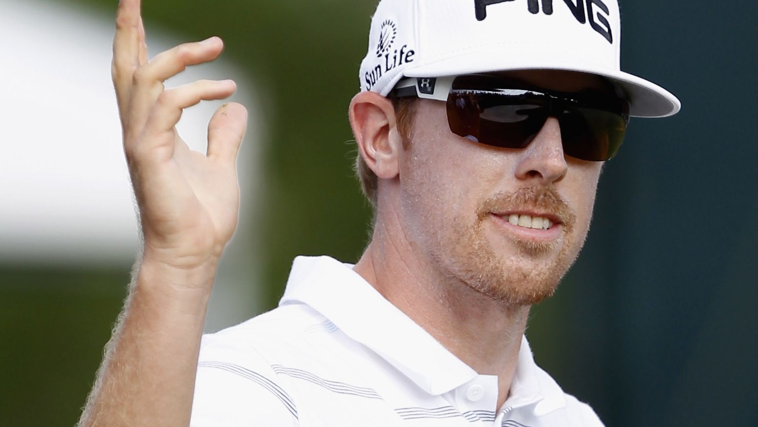 Hunter Mahan waves to the gallery during the final round of the Houston Open at Redstone on Sunday.
