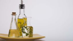 People who ate a Mediterranean diet high in extra-virgin olive oil showed fewer heart problems after five years, a study shows.
