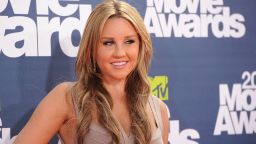 Actress Amanda Bynes arrives at the 2011 MTV Movie Awards at Universal Studios' Gibson Amphitheatre on June 5, 2011 in Universal City, California