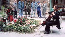 natpkg bosnian cello player remembers sarajevo_00010925