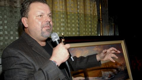 Artist Thomas Kinkade speaks about his art in a November 2006 event in New York City.