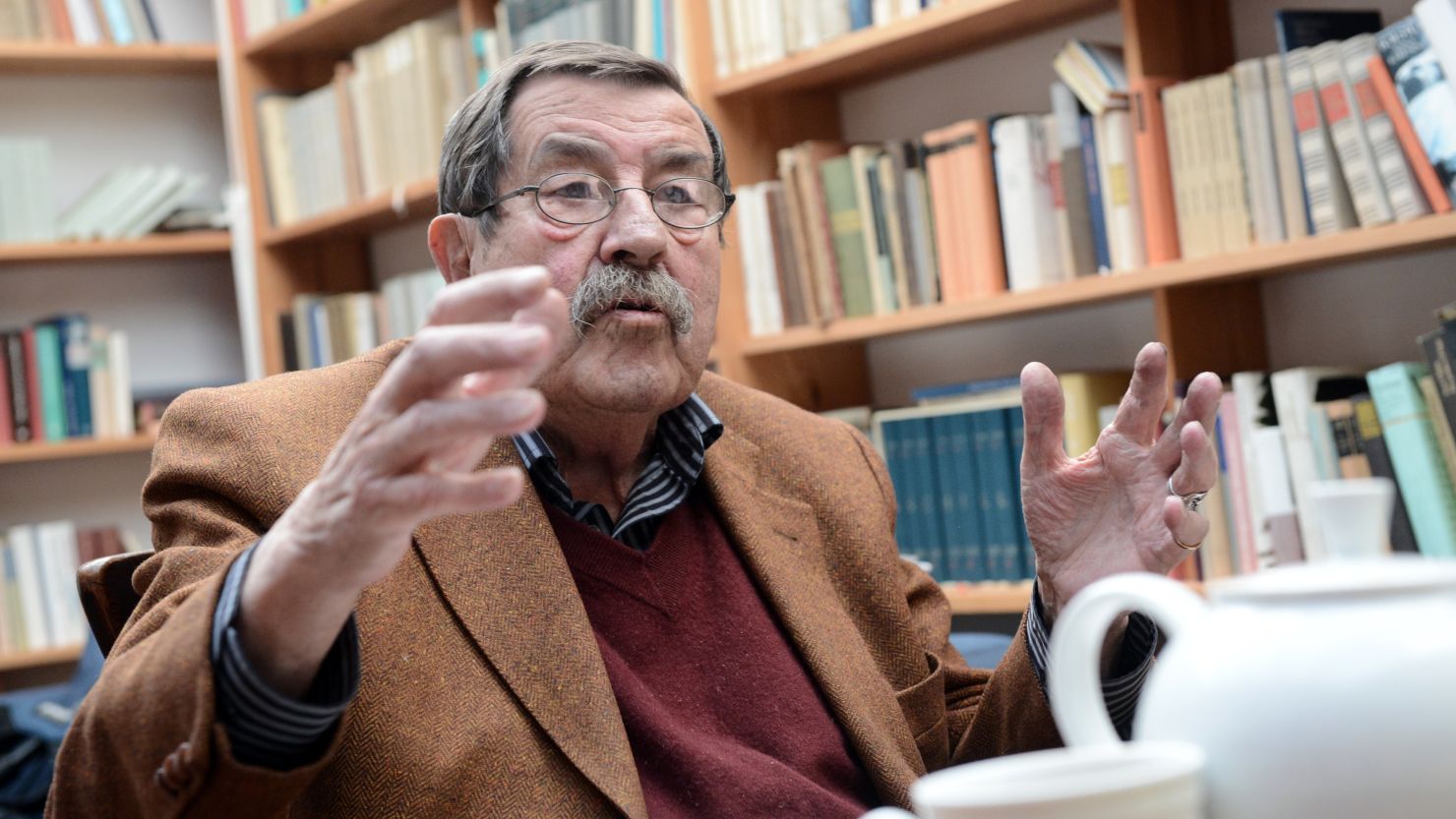 German poet Gunter Grass, who won a Nobel Prize in literature in 1999, is now unwelcome in Israel.
