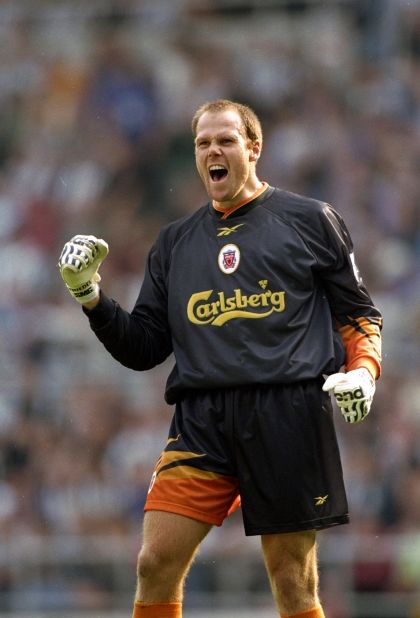 After several attempts to sign for an English club were thwarted by work permit issues, Friedel made his top-flight debut for Liverpool in February 1998.
