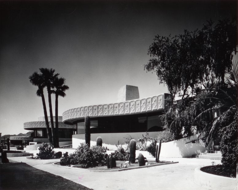 In 1967 Marriott acquired Camelback Inn, in Scottsdale, Arizona -- its first resort property.<br />
