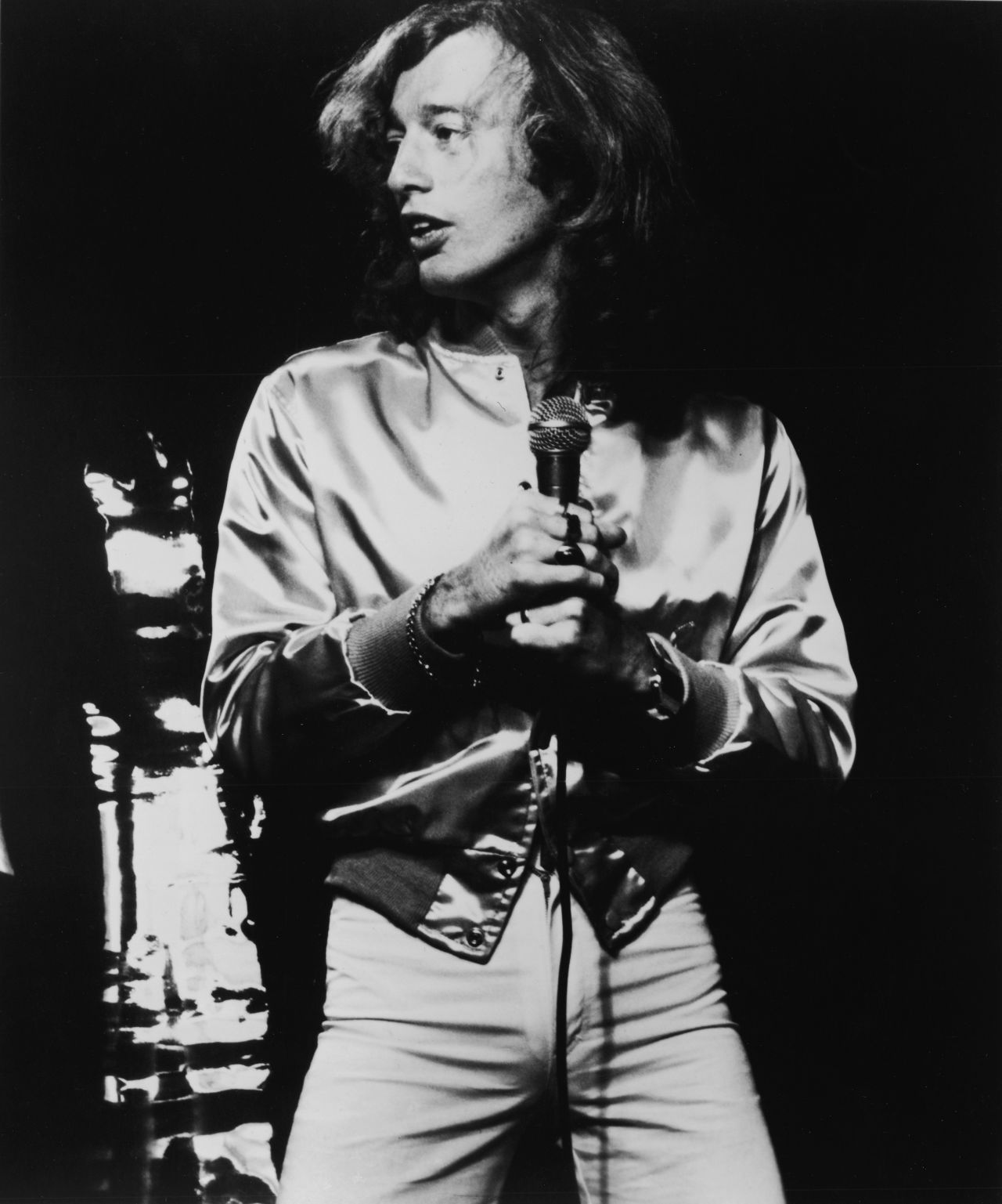 Robin Gibb sings on stage during a concert in London in 1975.