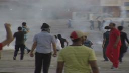 pkg pleitgen bahrain f1 clashes_00002007