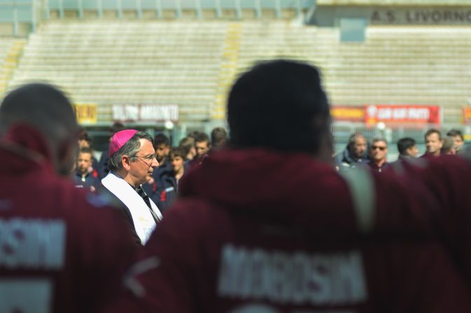 The Bishop of Livorno, Simone Giusti, pays his respects to Morosini.