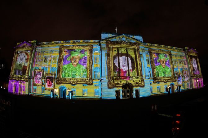 A photographer used a fish eye lens to capture the glory of Buckingham Palace transformed into art. 