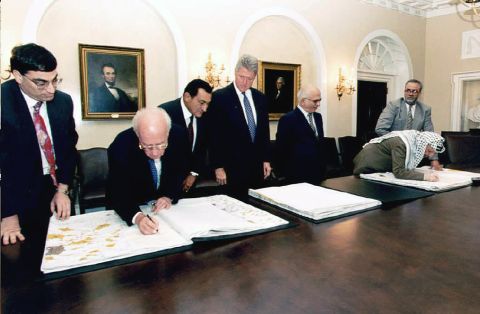 Mubarak, third from left, joins President Bill Clinton, Israeli Prime Minister Yitzhak Rabin, second from left, Jordan's King Hussein, third from right, and Palestinian leader Yasser Arafat, second from right, in Washington in 1995. The Israeli leader and Arafat signed maps representing the redeployment of Israeli troops in the West Bank.