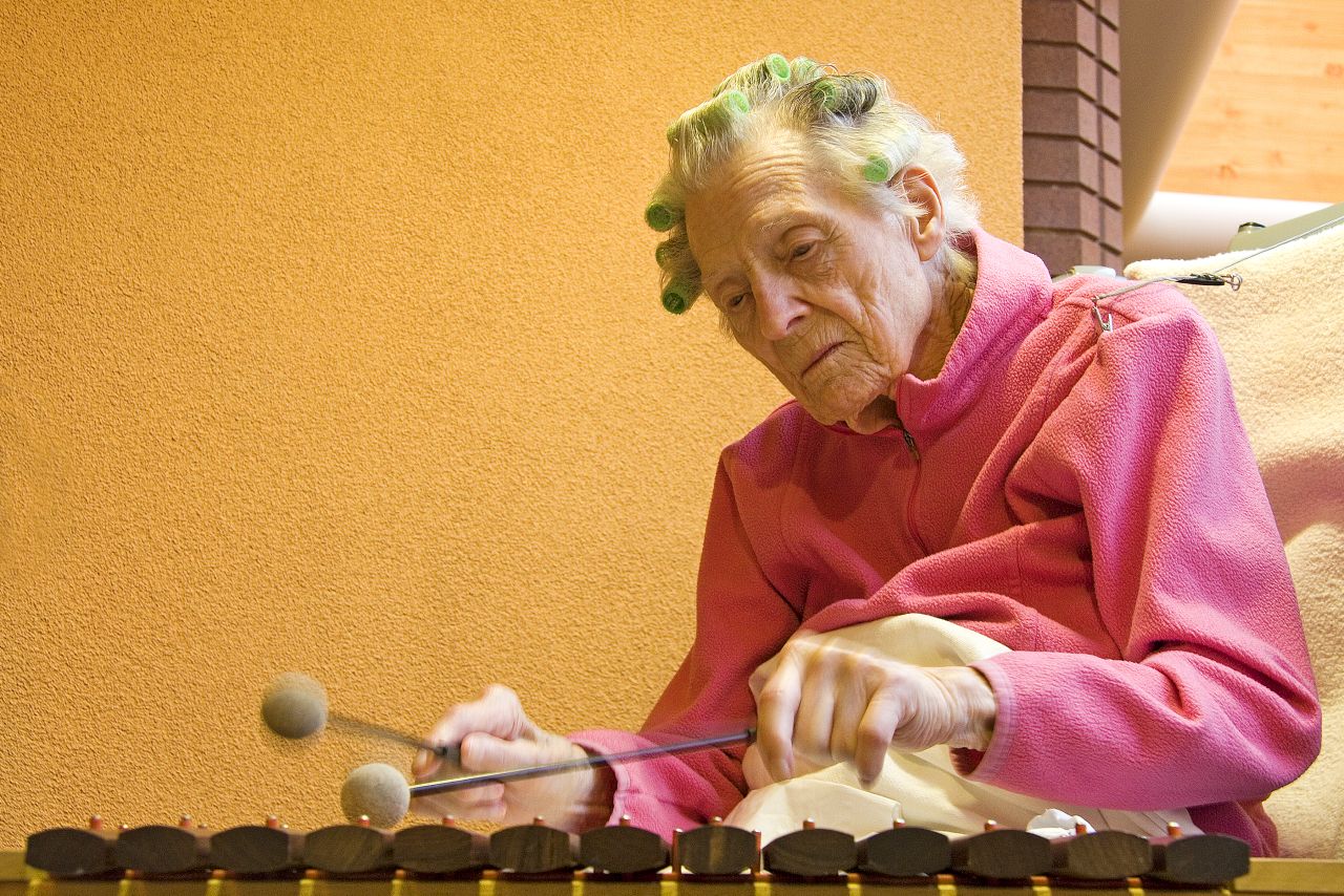 Janette, an ex-attorney, enjoyed playing xylophone while at hospice in the United States during the final days of her life. 