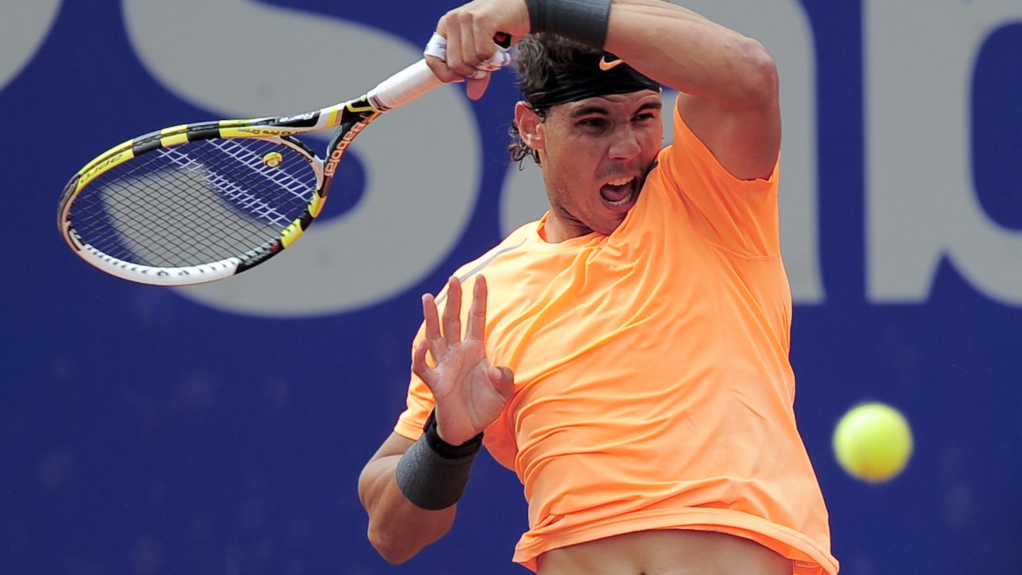 Rafael Nadal powered past his compatriot Fernando Verdasco on Saturday in the semifinals of the ATP event in Barcelona