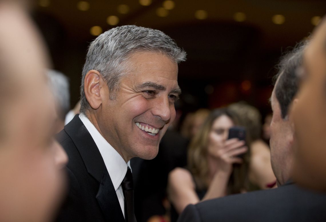Actor George Clooney chats with guests at the correspondents' dinner.