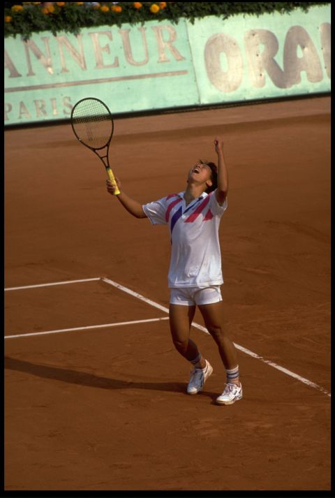 Michael Chang came through two epic five set wins over Ivan Lendl and Stefan Edberg to claim the 1989 French Open title.