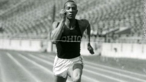 The documentary "Jesse Owens" tells the athlete's story, from his youth in Ohio beyond his Olympic victories in Germany.