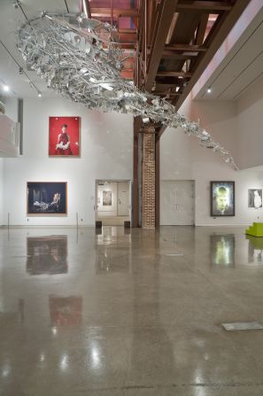 The 21c Museum Hotel displays 21st-century work by established and emerging artists. The facility includes extensive exhibition space, a 90-room boutique hotel and an adjacent restaurant, Proof on Main.