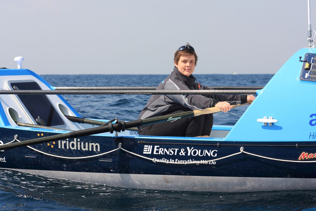 British adventurer Sarah Outen is seeking to become the first woman to row solo across the North Pacific.