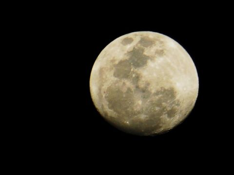 In May 2012 Shari Neluka Atukorala, an iReporter in Kandy, Sri Lanka, said the moon "was so bright that I could really see the markings on it quite close ... and yet so far."