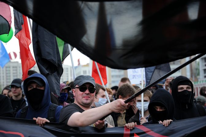 As they marched, many protesters chanted slogans such as "Russia without Putin" and "Putin is a thief."