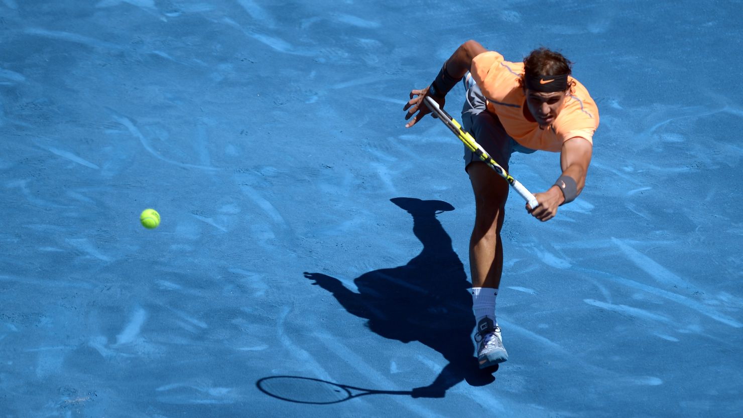 Rafael Nadal had little problems dealing with Madrid's controversial new blue clay. 