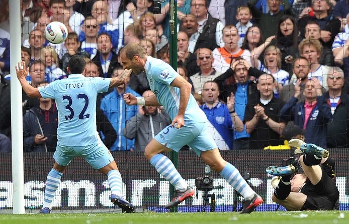 39 mins: Back in Manchester, Pablo Zabaleta puts City back in the driving seat as Paddy Kenny fails to keep his shot out. 