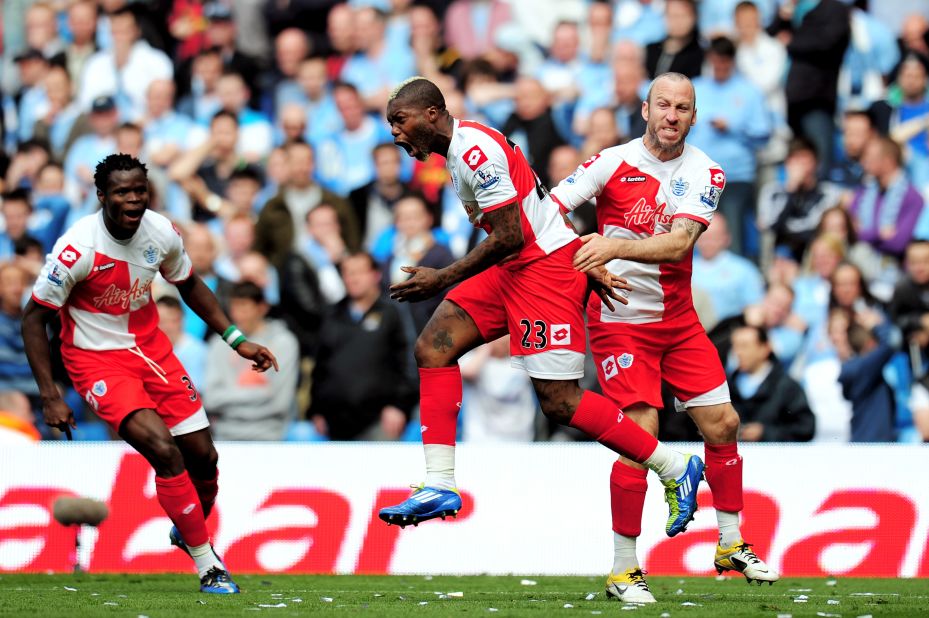 48 minutes: A terrible mistake from Joleon Lescott allows Djibril Cisse (center) to race through and equalize for QPR. Advantage well and truly with United!