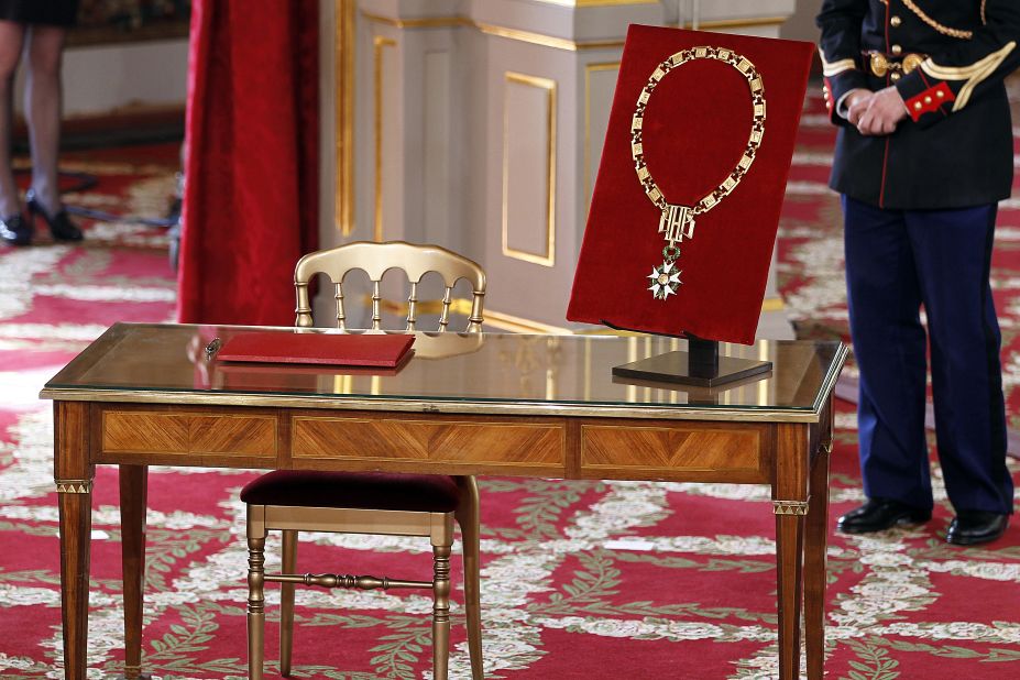 During the ceremony, Hollande received the necklace of the Great Master of the Order of the Legion of Honor.