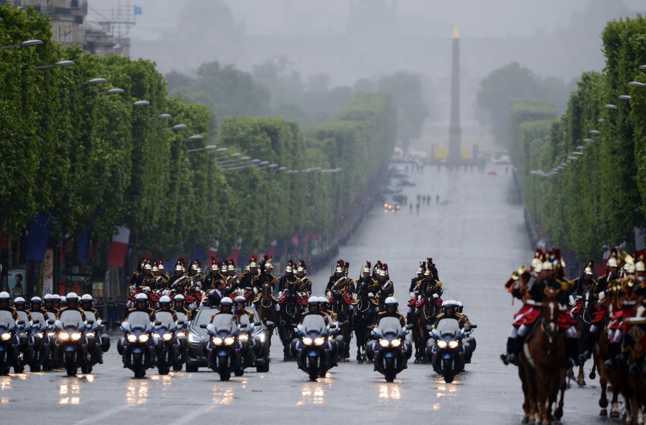 Hollande parades down the Avenue des Champs-Élysées flanked by the Republican Guard.