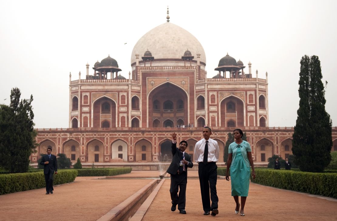 U.S. President Barack Obama and first lady Michelle Obama tour through Humayun's Tomb in New Delhi on November 7, 2010.