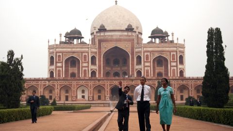 U.S. President Barack Obama and first lady Michelle Obama tour through Humayun's Tomb in New Delhi on November 7, 2010.