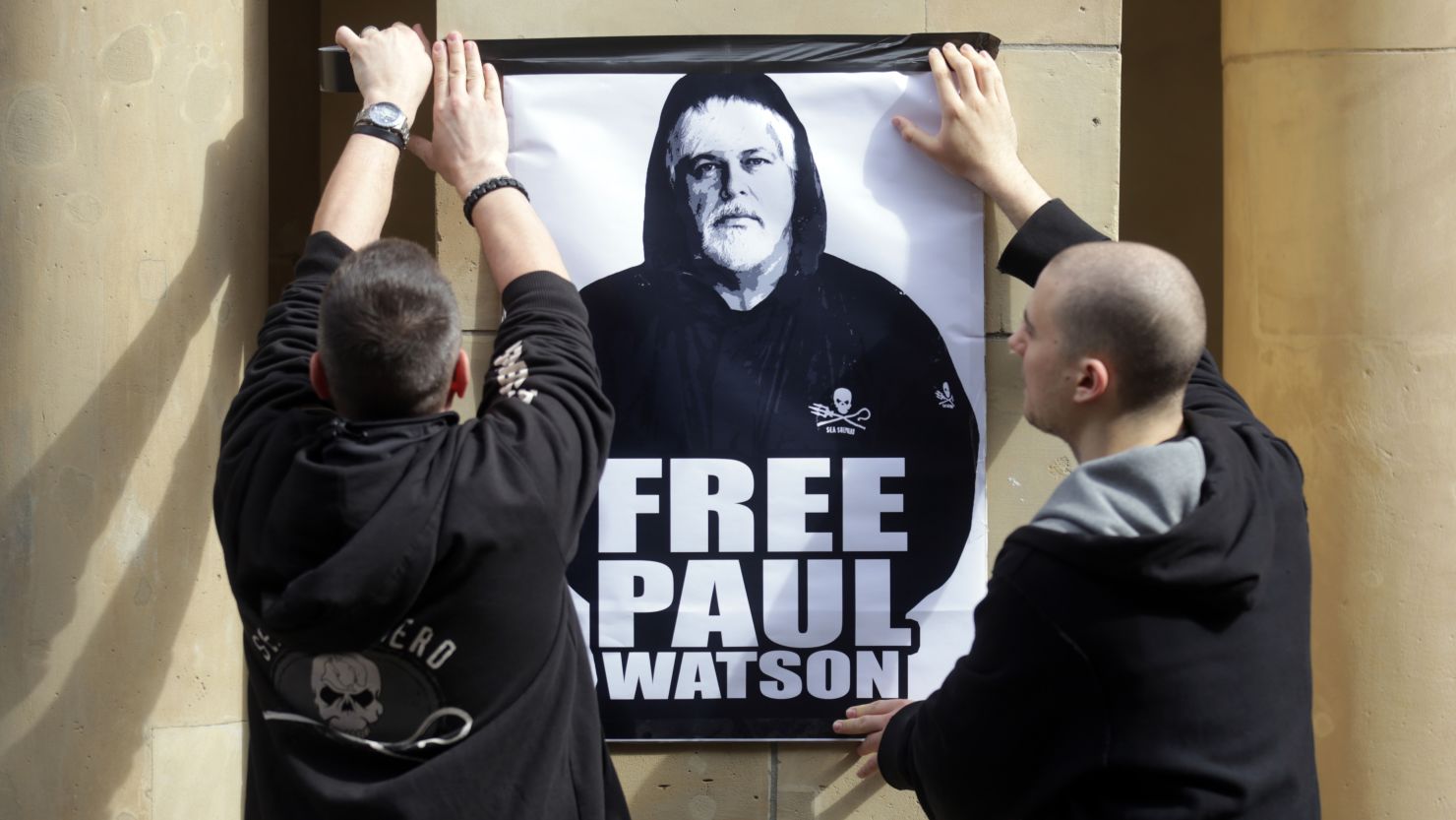 Activists hang a placard picturing conservationist Paul Watson in front of Germany's Justice Ministry in 2012.
