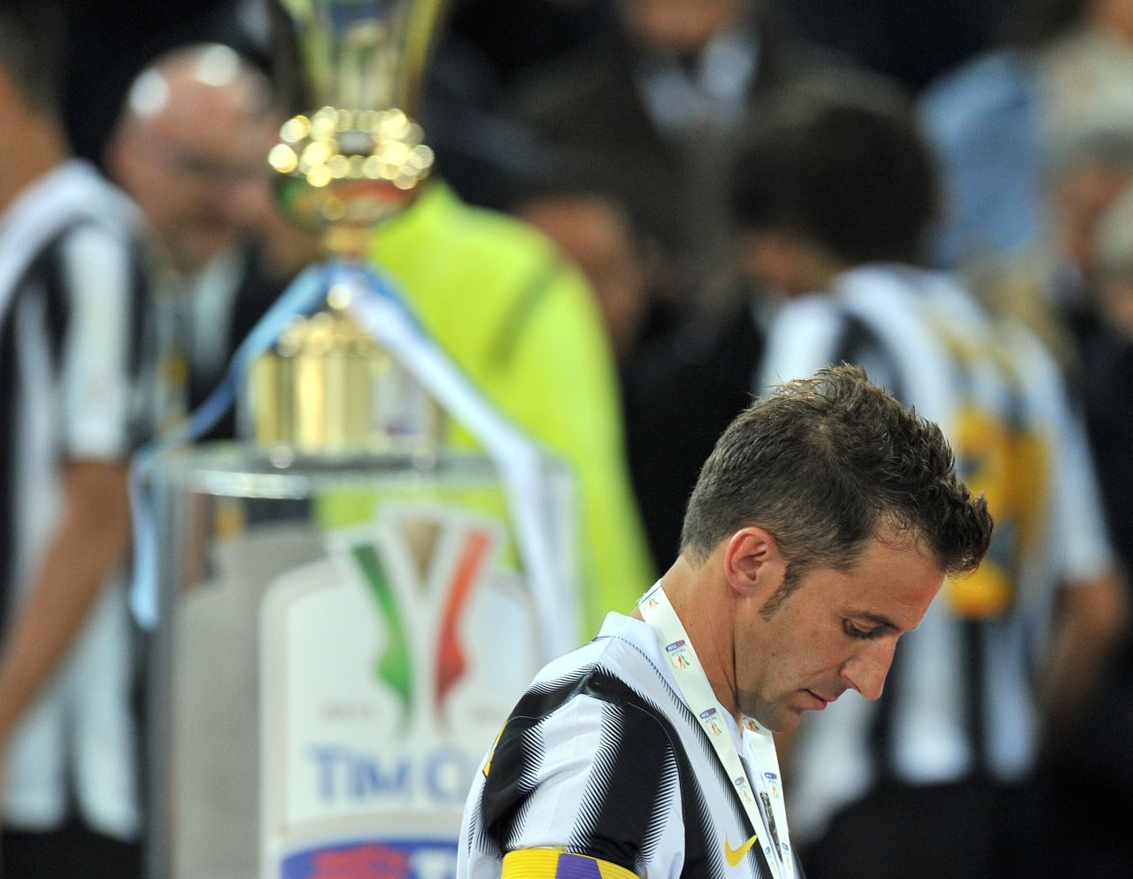 Alessandro Del Piero suffered a disappointment in his farewell match for Juventus, losing the Coppa Italia final to Napoli to end a 43-game unbeaten run this season.