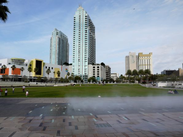 Tampa's <a href="index.php?page=&url=http%3A%2F%2Fwww.thetampariverwalk.com%2Fdetail_hixon.htm" target="_blank" target="_blank">Curtis Hixon Waterfront Park</a> overlooks the Hillsborough River. It's flanked by both modern towers and historical buildings.