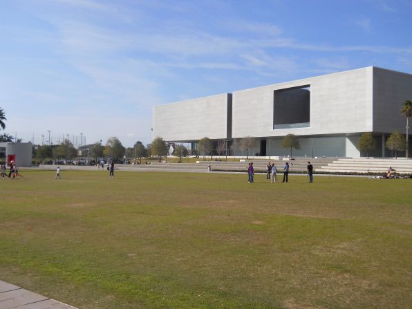 The <a href="index.php?page=&url=http%3A%2F%2Fwww.tampamuseum.org%2F" target="_blank" target="_blank">Tampa Museum of Art</a> can also be found along the park's border.