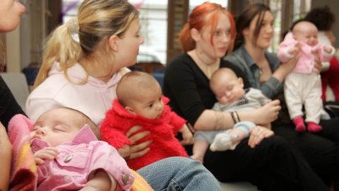 Teenage mothers who intend to keep up their studies meet at a school in New Zealand.