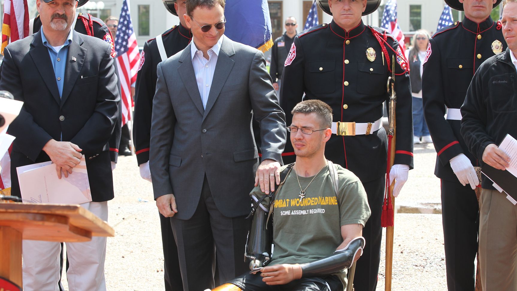 Frank Siller, left, and Gary Sinise, center, announce a concert to raise money for quadruple amputee vet Todd Nicely.