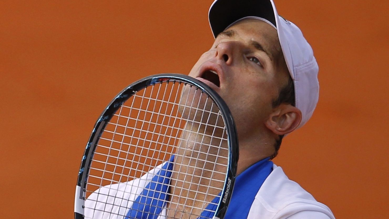 Andy Roddick was left to contemplate another early exit at the French Open as he lost to Nicolas Mahut.