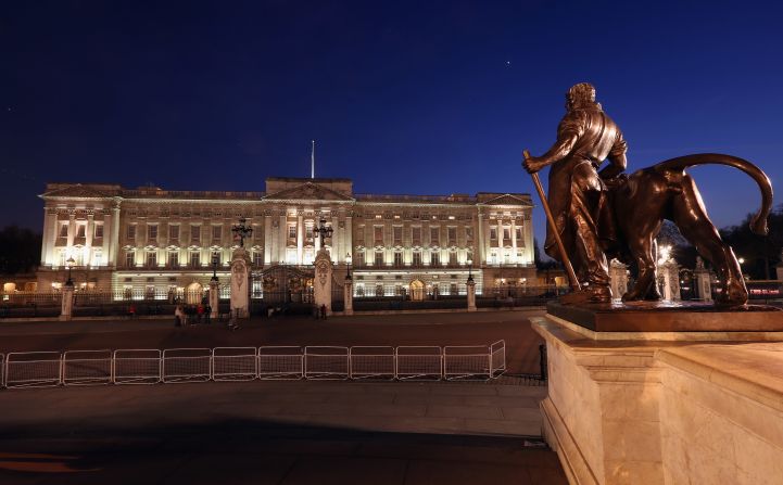Buckingham Palace, seen from the Queen Victoria Memorial, illuminated at night.