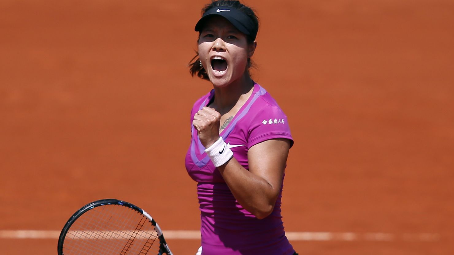 Li Na is the only Chinese singles player remaining at the French Open following Saturday's third-round results.