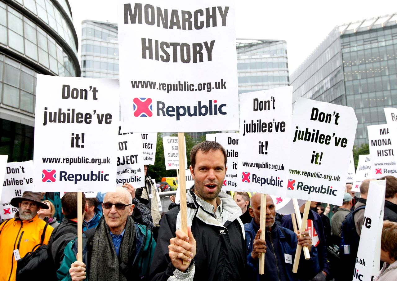 Anti-royalist protestors demonstrate beside the River Thames in London ahead of the 1,000 boat Diamond Jubilee River Pageant on June 3, 2012. 