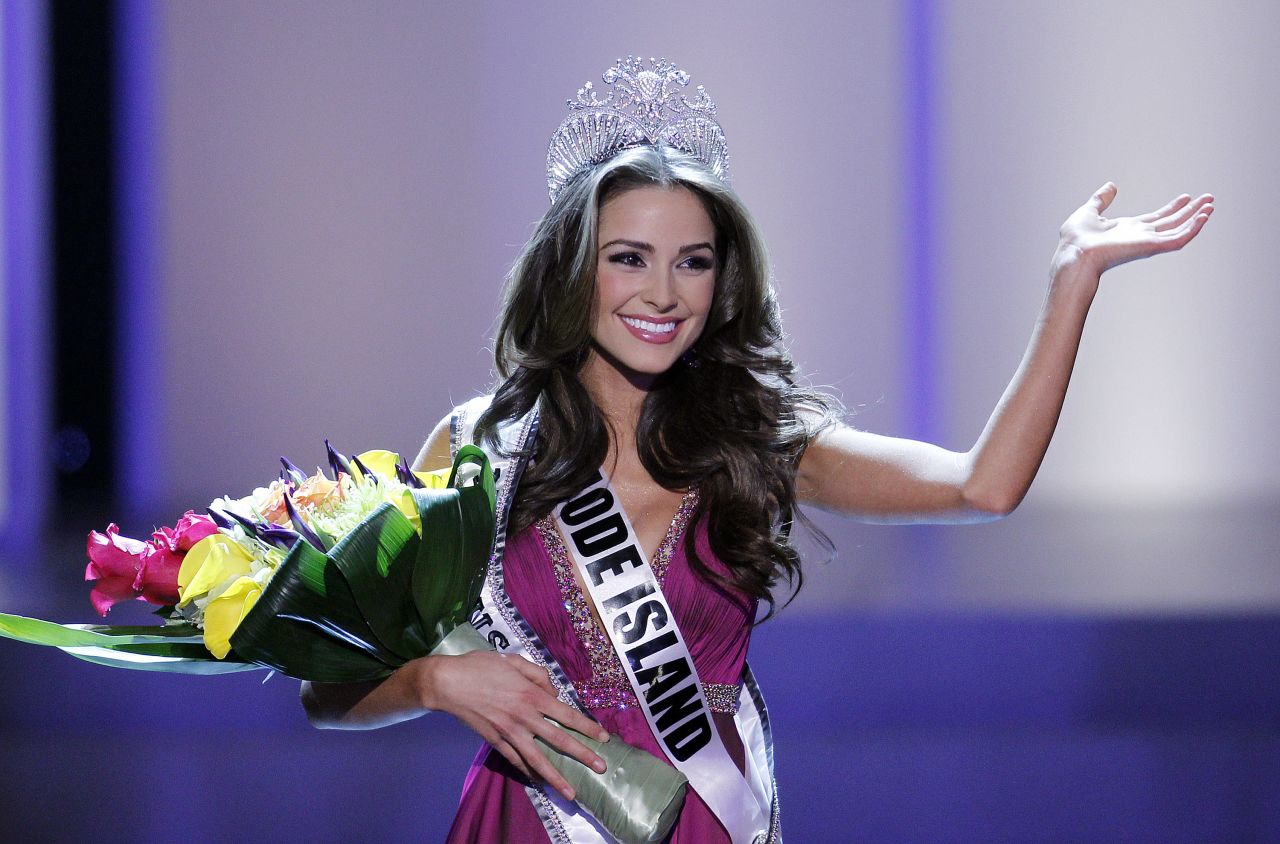Olivia Culpo, Miss Rhode Island, waves after being crowned 2012 Miss USA.