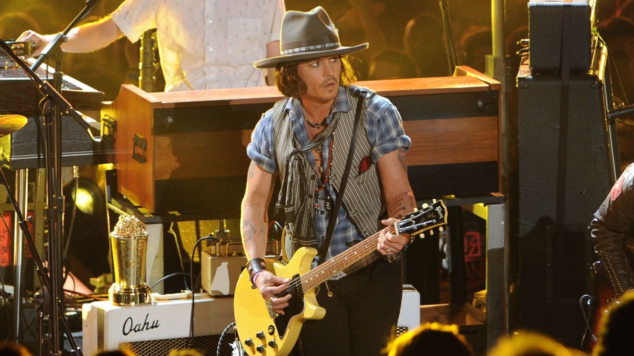 Johnny Depp takes center stage at MTV Movie Awards | CNN