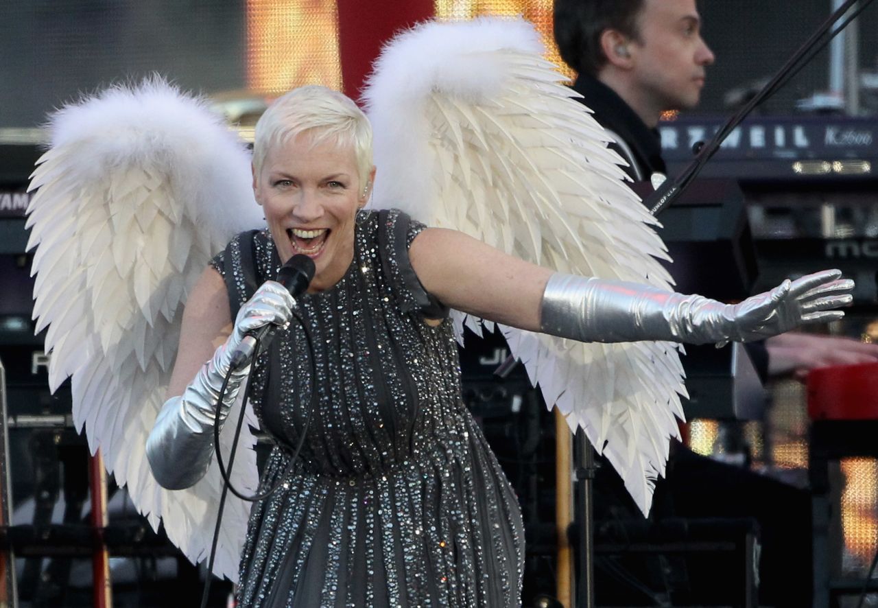 Singer Annie Lennox performs performs her hit "Must Be Talking to an Angel."